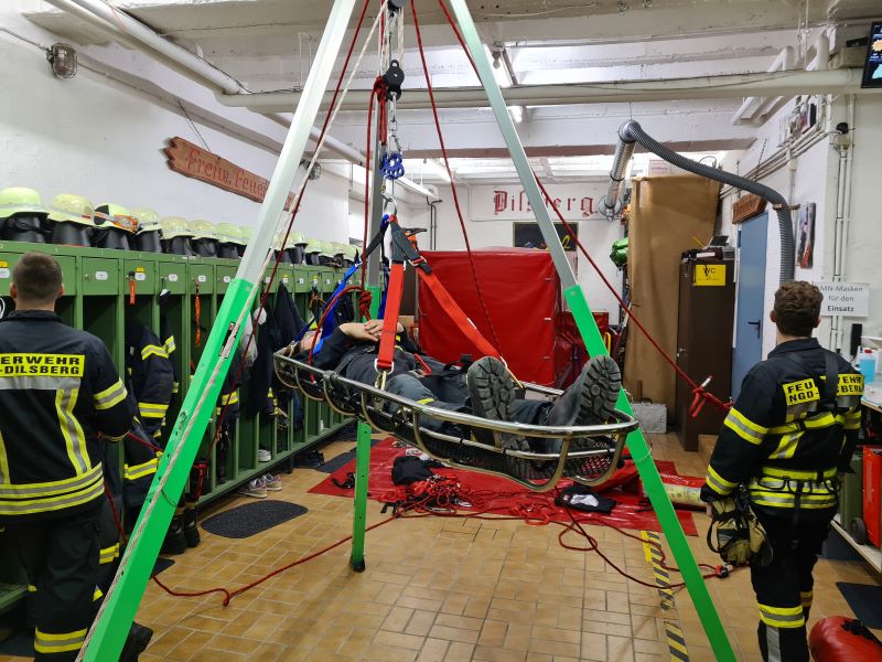 Bild "&Uuml;bungen:20220316_Uebung_Absturzsicherung.jpg"