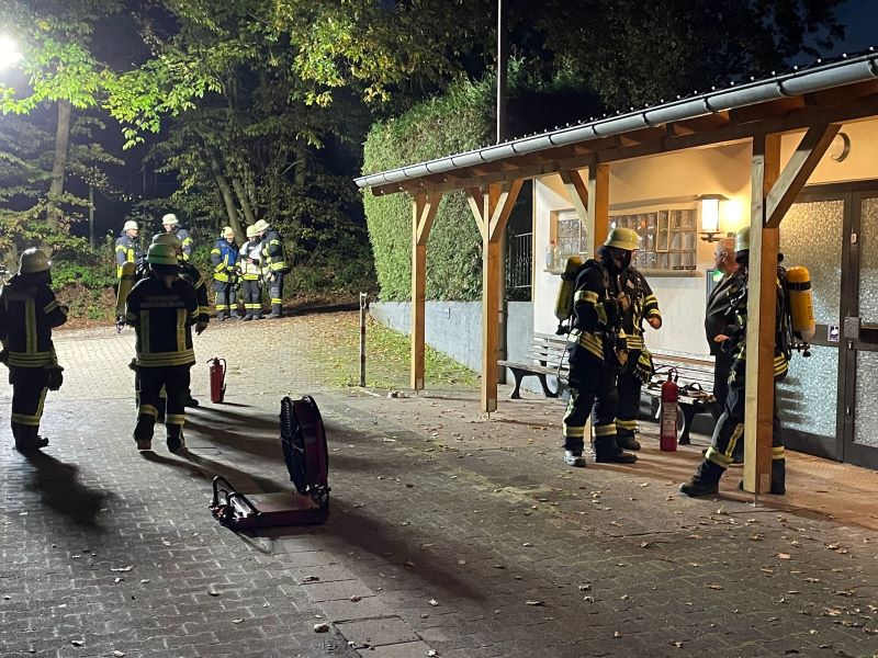 Bild "&Uuml;bungen:20221012_Uebung_Schuetzenhaus.jpeg"