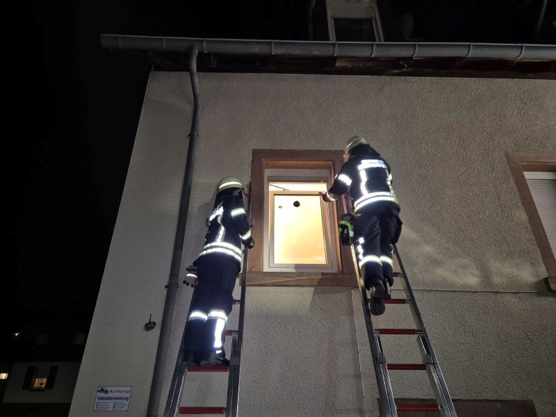 Bild "&Uuml;bungen:20260218_Uebung_Tueroeffnung.jpg"