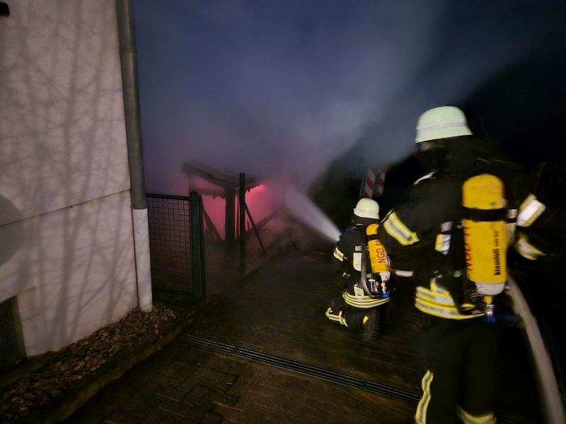Bild "Einsatzberichte:20241215_Brand_Herzehntenweg.jpg"