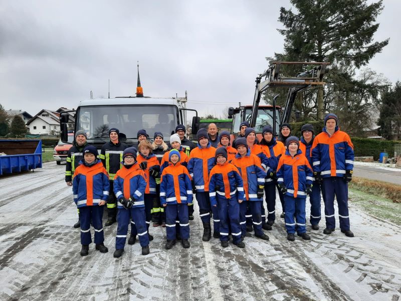 Bild "News:20240113_Christbaumsammlung.jpeg"